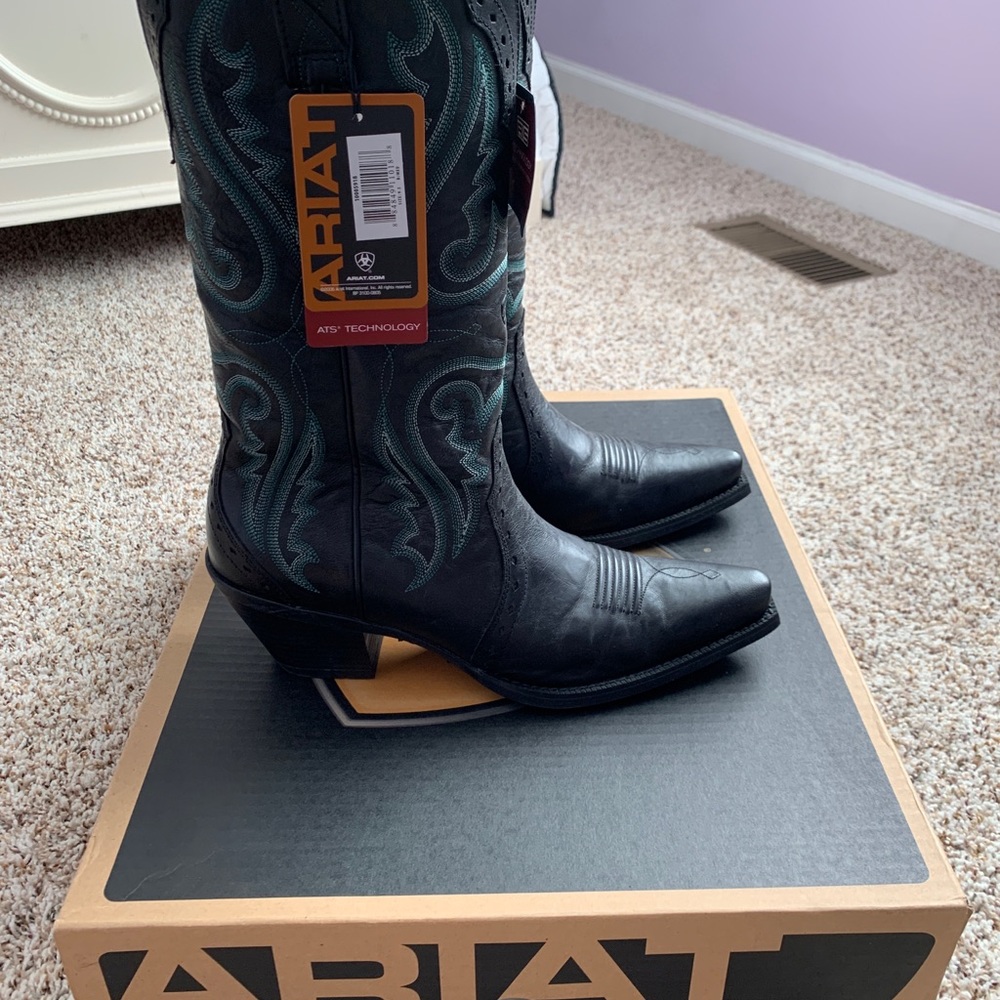Ariat NWT women’s black cowboy boots 9.5 - Picture 2 of 7